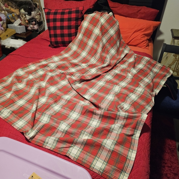 Christmas Plaid Tablecloth Ralph Lauren Vibes L👀K Unbranded 64" x 49" - Picture 10 of 10